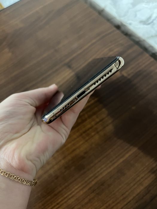 Продам Айфон XS max