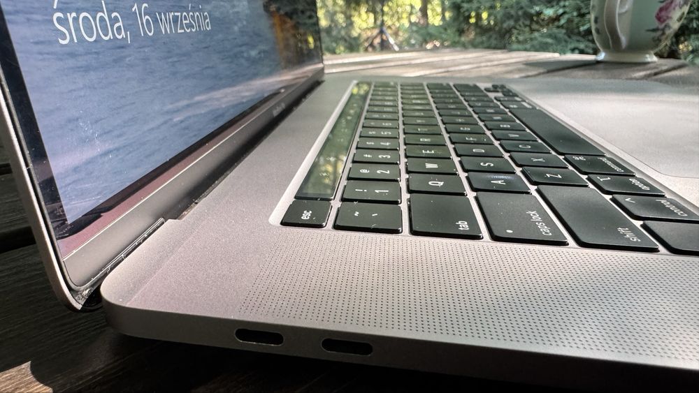 MacBook Pro 16 2019 A2141 i7 | 32GB RAM | 1TB SSD | Radeon 5300M 4GB