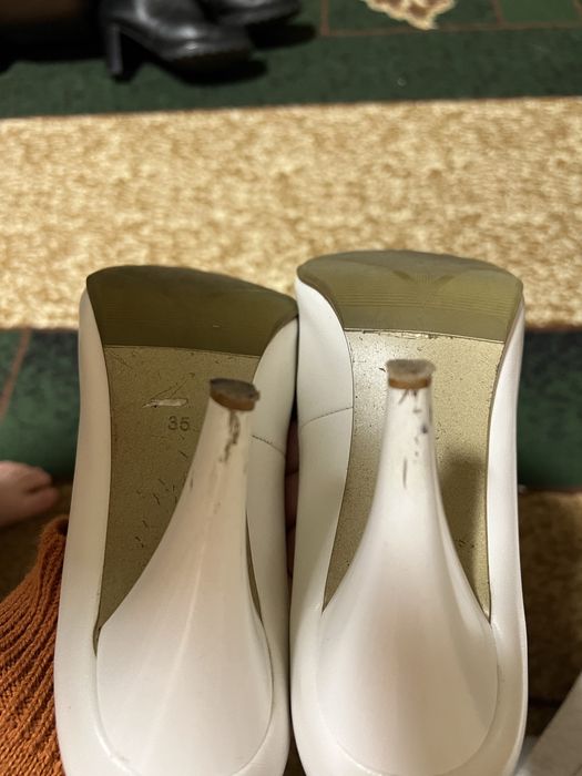 Туфлі лодочки класичні  білі 36 р.