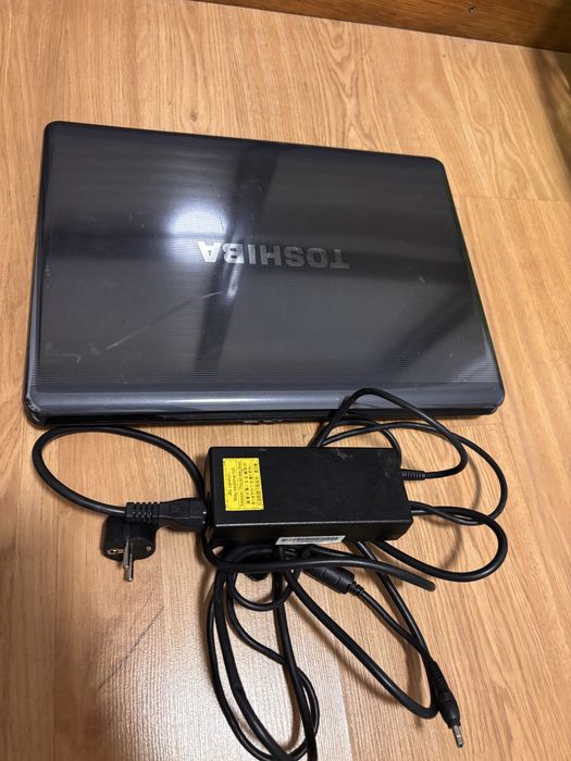 Vendo Toshiba com carregador funciona
