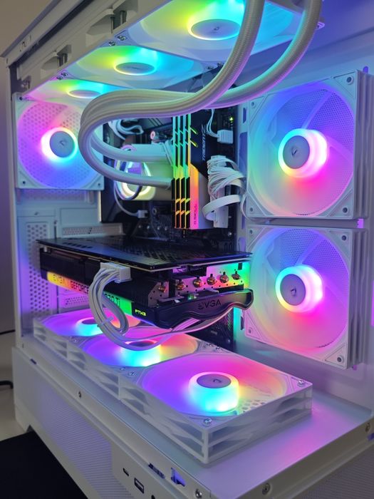 PC Gaming High-End RGB White/Black Edition
