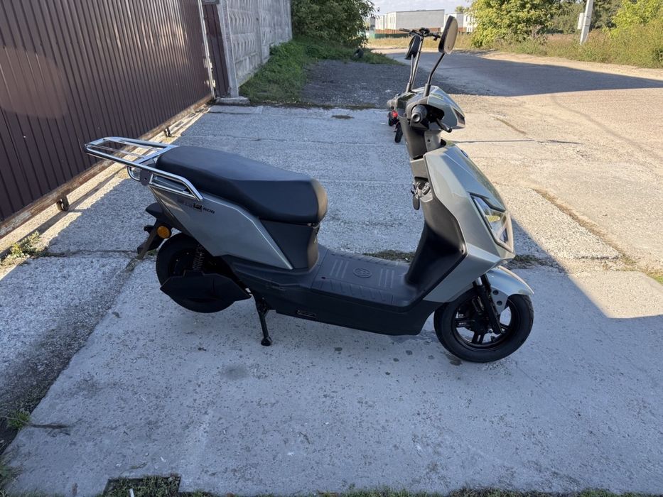 Електроскутер Aima F606