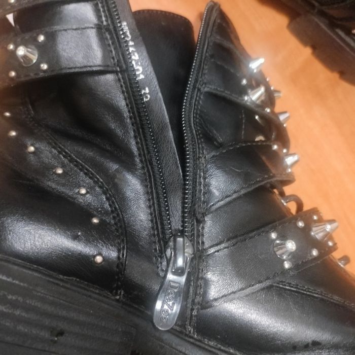 Buty za kostkę z ćwiekami rozmiar 38