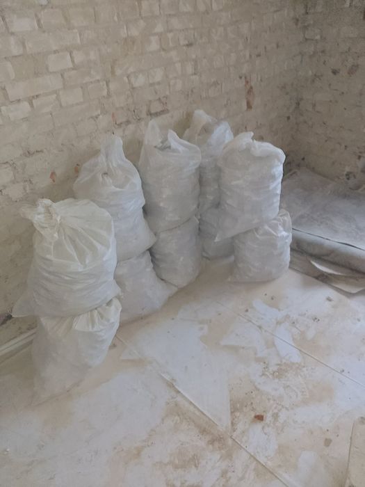 Демонтажні роботи під ключ. Виніс та утилізація будівельного сміття