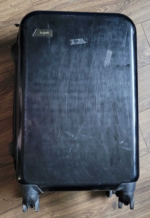 Bugatti twarda walizka podróżna 51x35x23cm czarna na 4 kółkach 41-50l