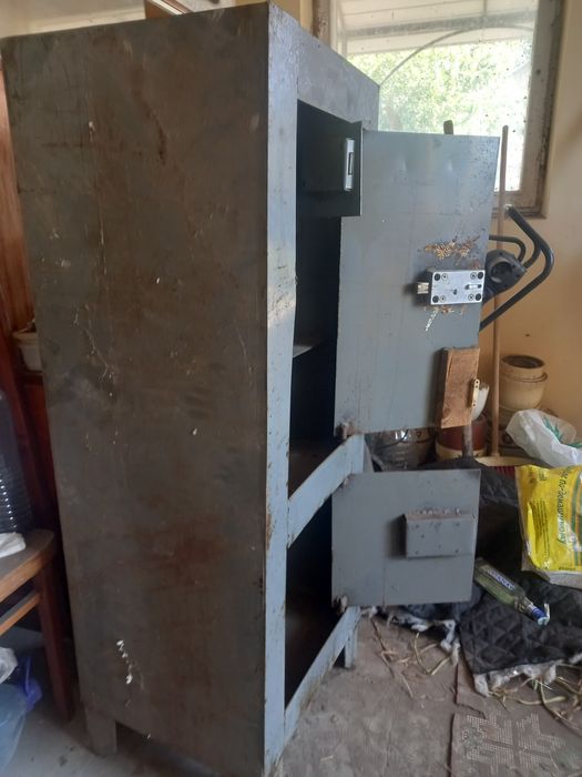 ПРОДАМ СЕЙФ металевий