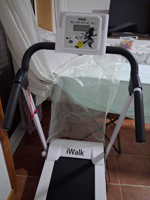 Esteira muito boa e nova