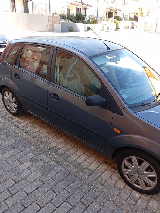 Ford Fiesta 1.25 (2005) – Apenas 139.000 km – 5 Lugares (Com AC)
