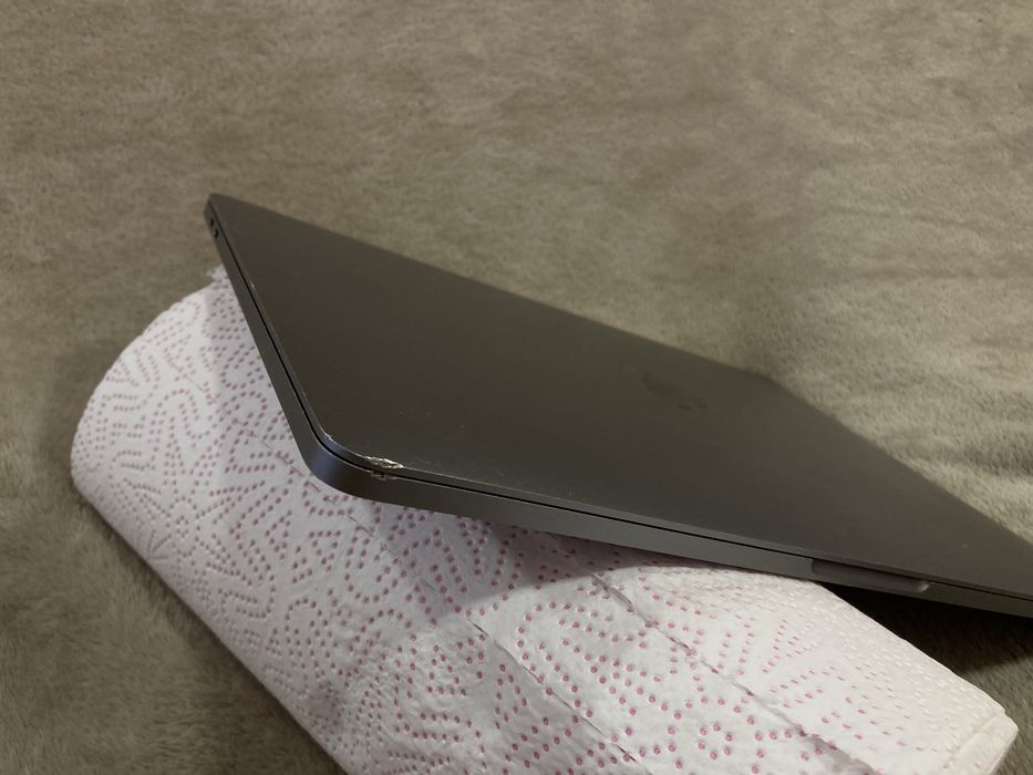 MacBook Pro в хорошому стані !