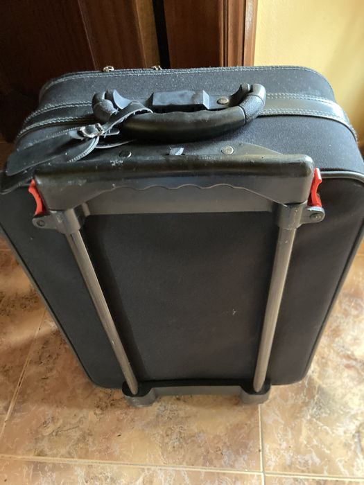 Mala de viagem de cabine em bom estado