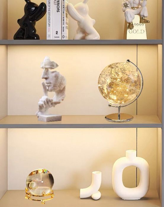 Escultura de máscara silenciosa.Zlindissima. Nova