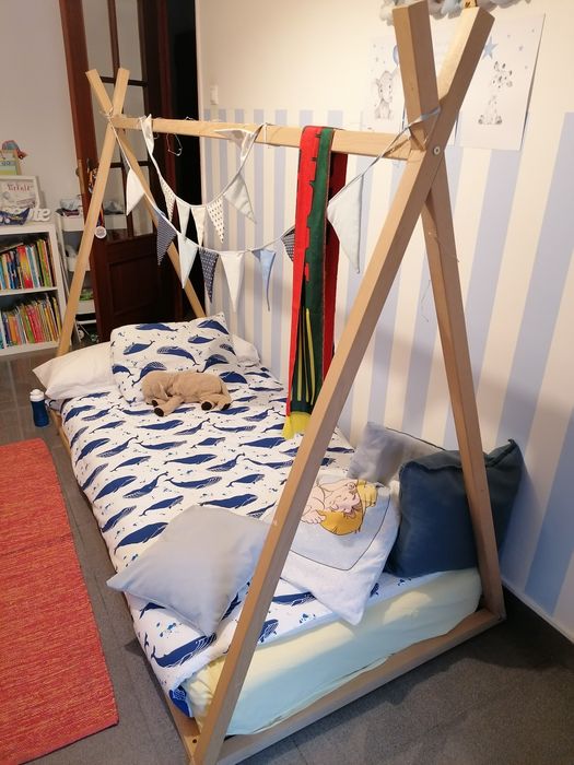 Cama Montessori em óptimas condições.