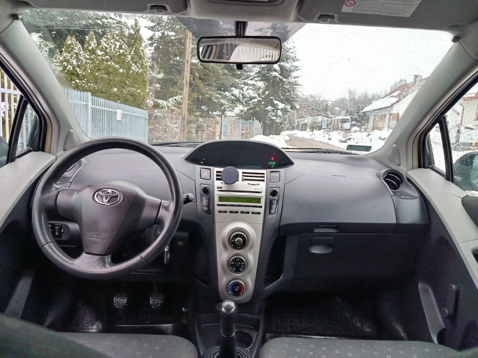 Toyota YARIS 1,0 , 5 -Drzwi , SALON POLSKA , MAŁY PRZEBIEG , Klima