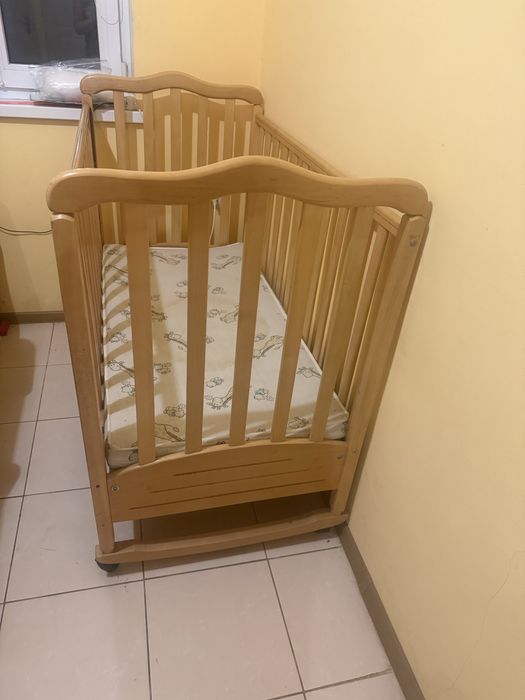 Дитяча кроватка