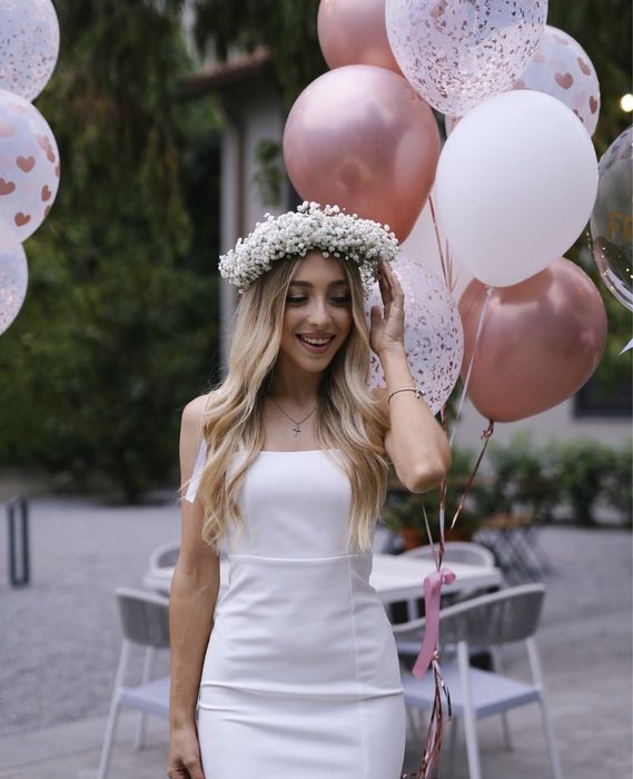 Однотонна мінісукня