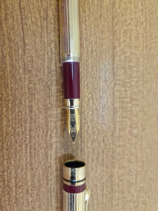 Caneta de Tinta Permanente Hachette — Cristal Swarovski — Aparo Banhado a Ouro 24K — No Estojo Original
