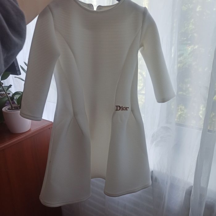 Біле плаття для дівчинки