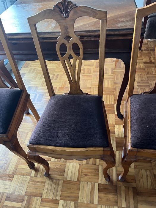 Mesa de jantar e cadeiras