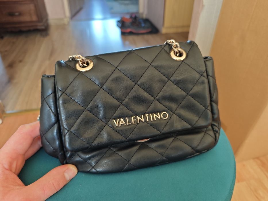 Mała torebka na ramię Valentino!