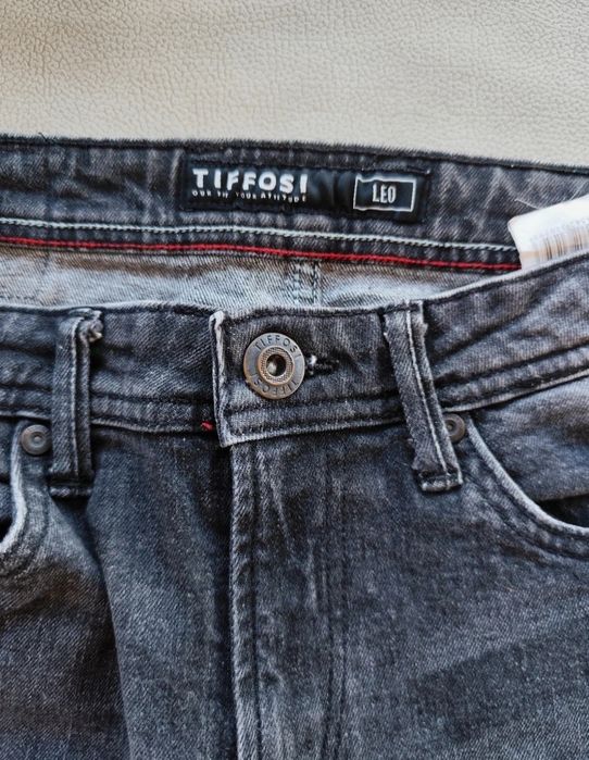 Calças de ganga escura de homem da Tiffosi