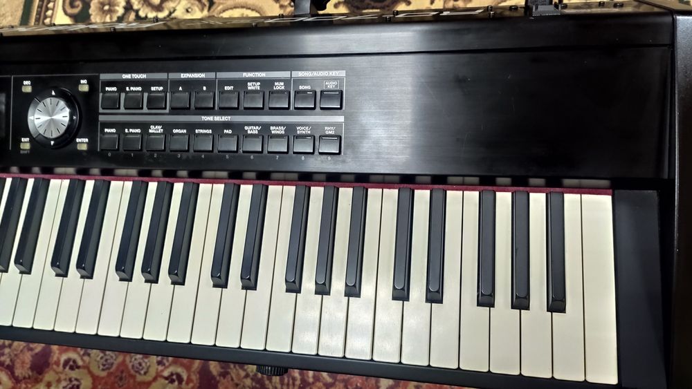 Продам сценическое электропиано Roland RD-700GX