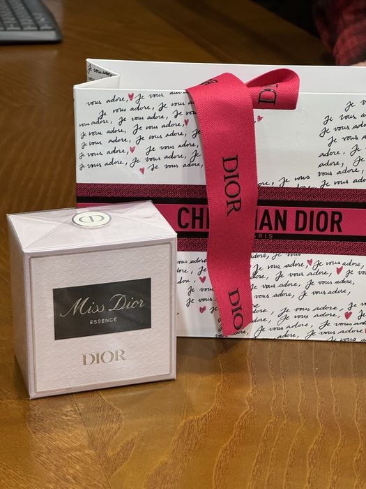 Парфумована вода Miss Dior Essense оригінал  50 ml