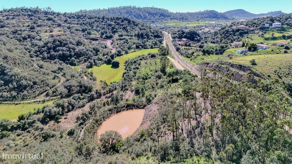 Terreno Rústico de 2.5Ha com Barragem
