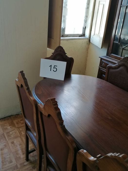 Mobília de sala de jantar, completa, em bom estado (arredores Pinhel)
