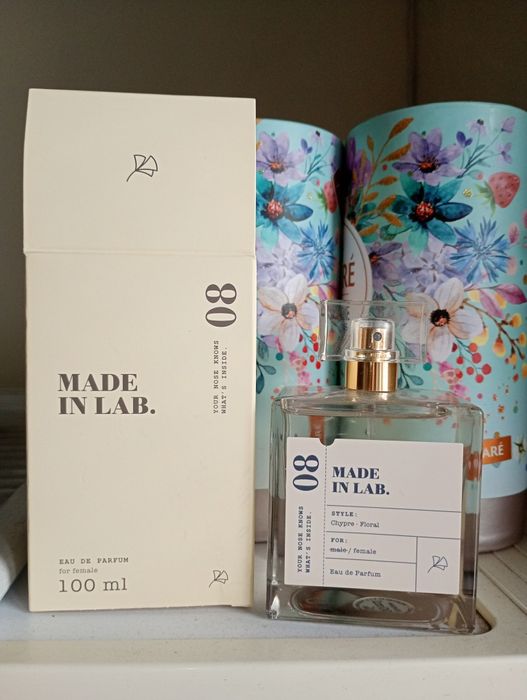 Perfumy prawie pełne, użyte tylko raz, w pudełku.