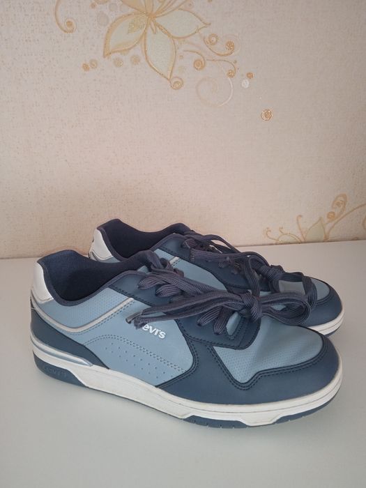 Сині кросівки для хлопчика Levi's 38р.