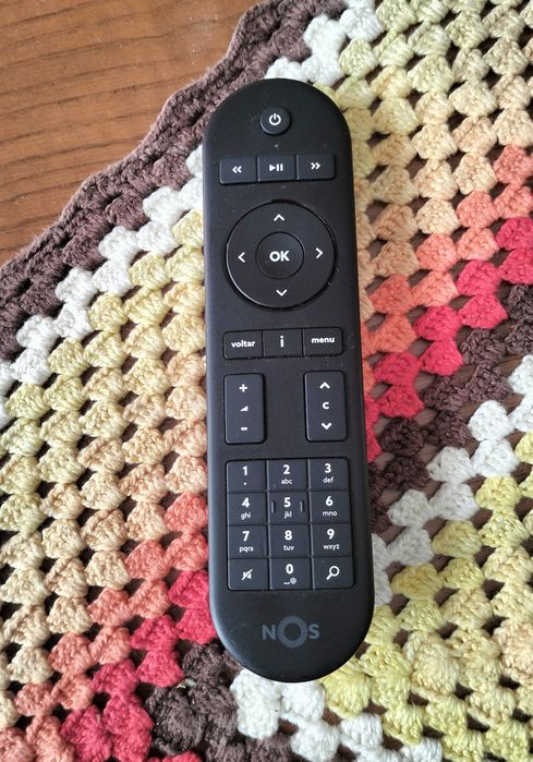 Dois comandos remoto tv nos