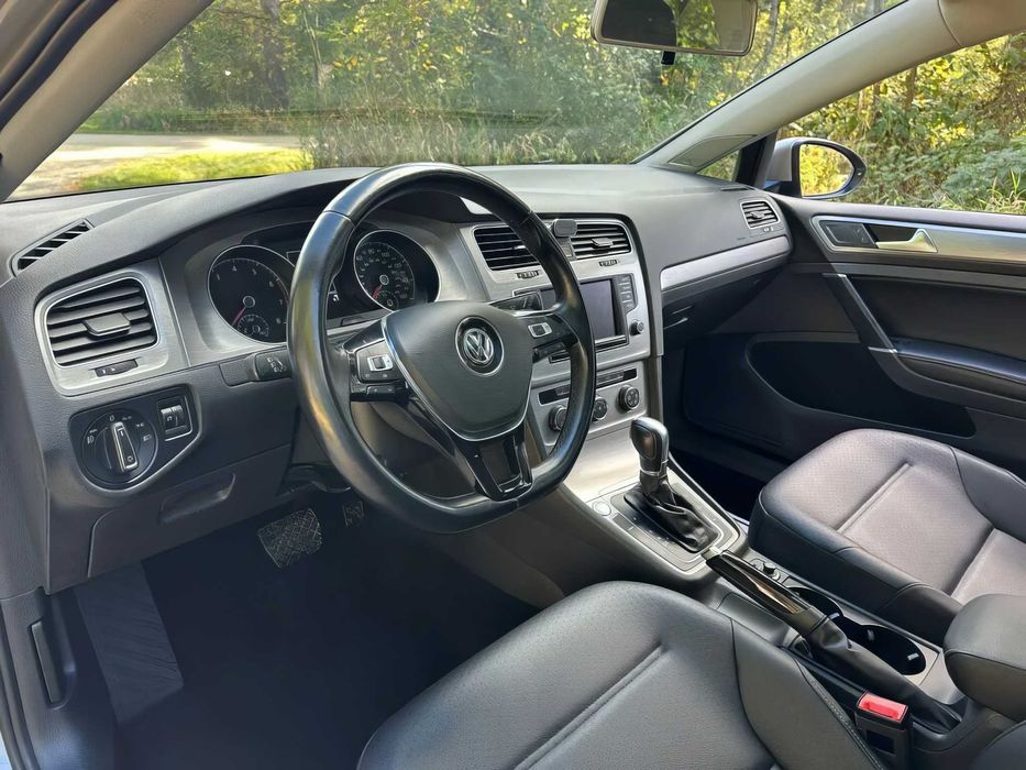 Volkswagen Golf      2017