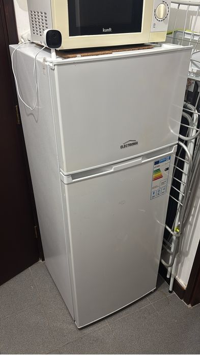 Frigorífico Electronia HD-273FN-S — 204 L — ótimo estado