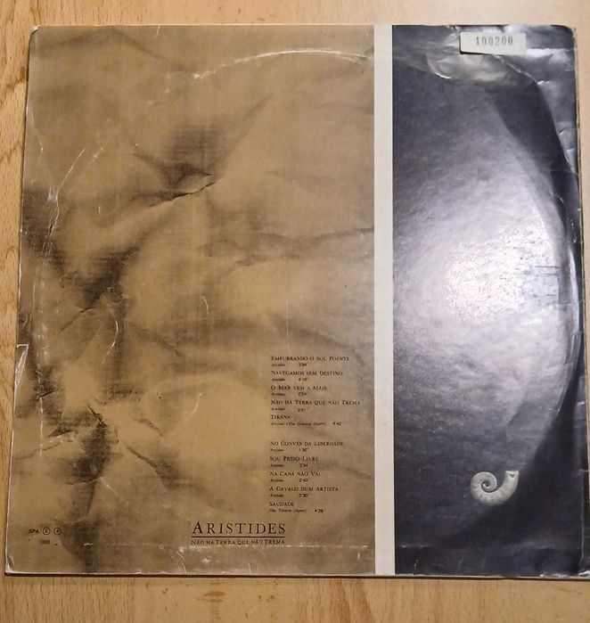 Vinil Aristides  - Não há Terra que não Trema