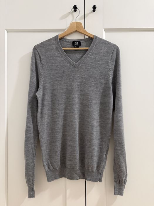 Szary klasyczny sweter dekolt w serek wełna merino H&M 38 M