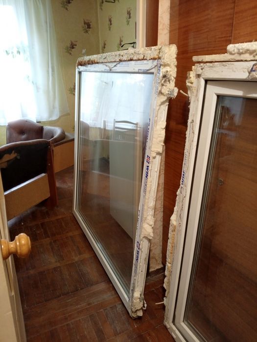 Окна пластиковые , дверь