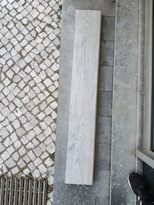 Pavimento Flutuante Laminado Artens AC4 8mm Carvalho Branco (~20,8 m²
