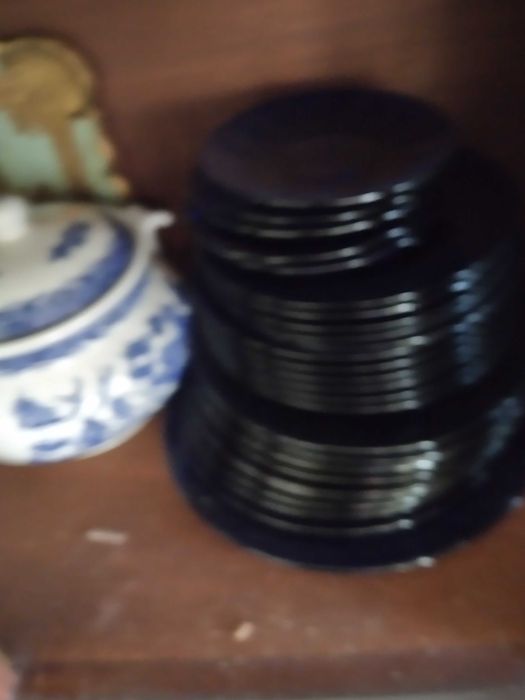 Recheio de loiça fina inglesa e nacional de marca 3 serviços e outros