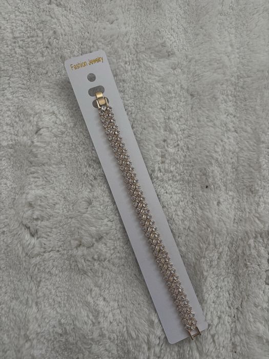 sztuczna biżuteria nowa bransoletka z cyrkoniami błyszcząca na bal