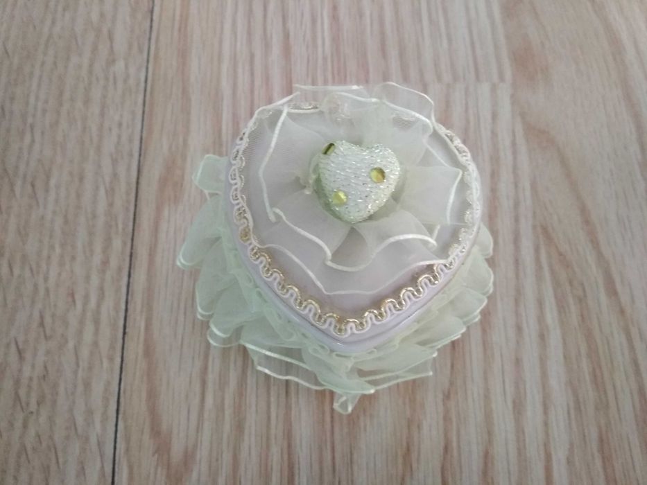 Szkatułka porcelanowa na biżuterię