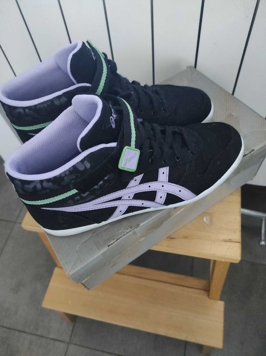 Buty Asics ,za kostkę ,modny kolor