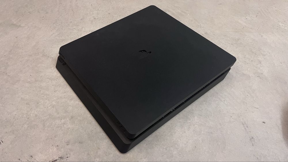 Playstation 4 slim 500gb + 18 jogos