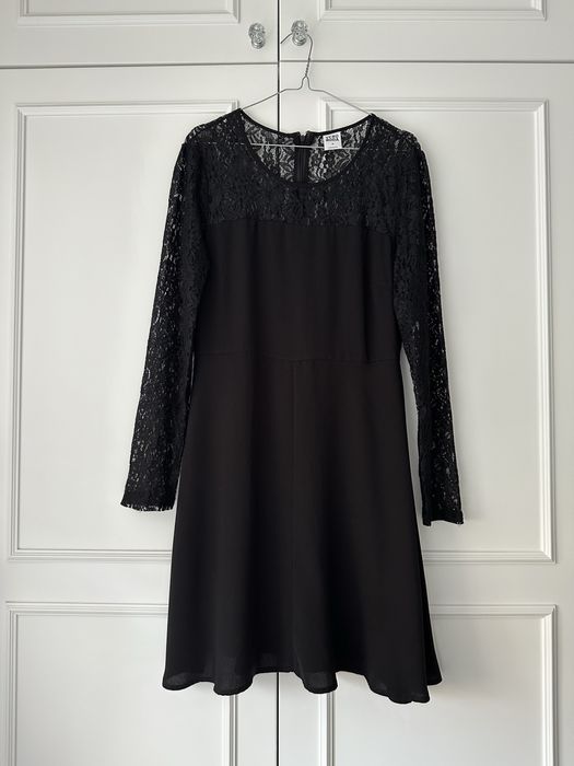 Czarna klasyczna sukienka z koronka Vero Moda 40