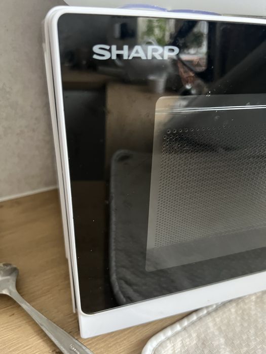 Sharp mikrofala 800 w