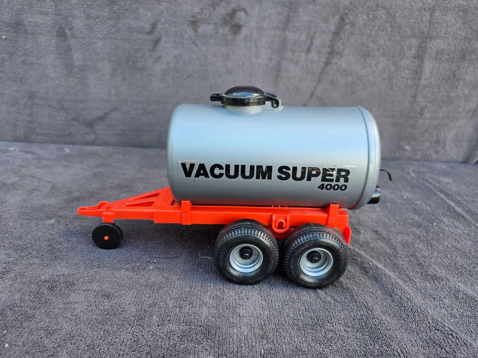 Bruder beczkowóz vacuum Super 4000
