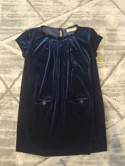 Sukienka świąteczna z aksamitu Zara z krótkim rękawem i kieszeniami