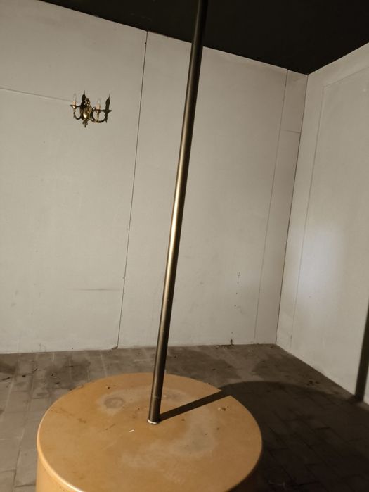 Varão em Inox com palco