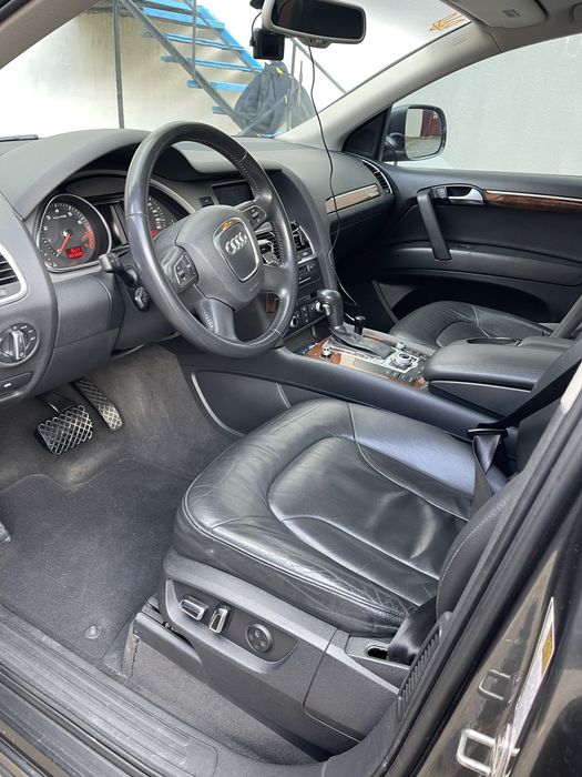 Продам Ауді Q7)))