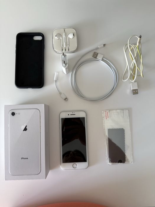 iPhone 8 64GB branco com acessórios