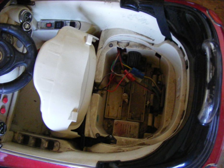 Дитяча  іграшкова машинка на аккумуляторах